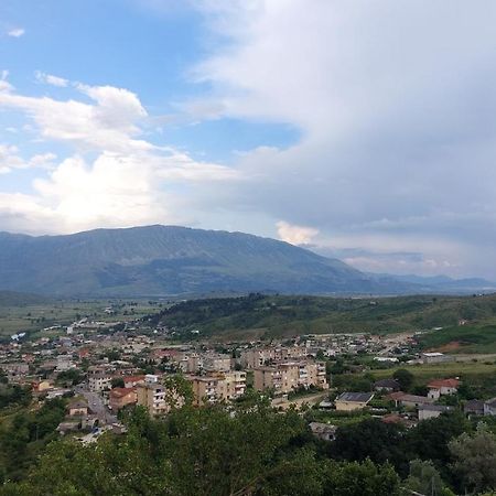 Relax Guesthouse Gjirokaster Bagian luar foto