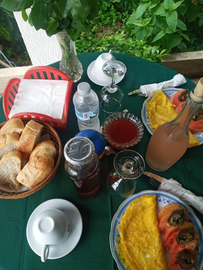 Relax Guesthouse Gjirokaster Bagian luar foto