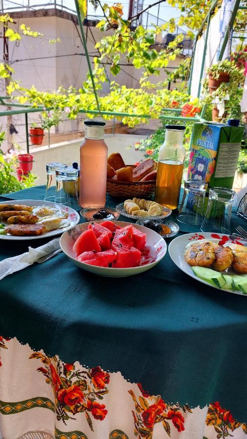 Relax Guesthouse Gjirokaster Bagian luar foto
