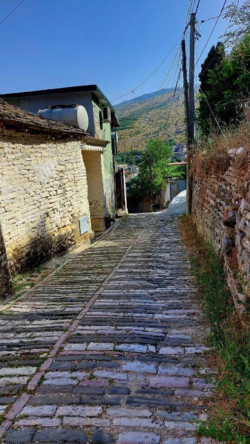 Relax Guesthouse Gjirokaster Bagian luar foto