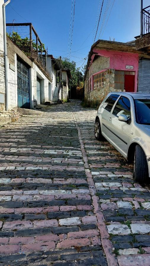 Relax Guesthouse Gjirokaster Bagian luar foto
