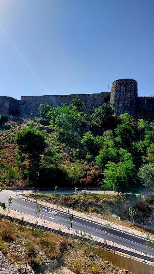 Relax Guesthouse Gjirokaster Bagian luar foto
